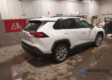 2020 Toyota Rav4 Xle Premium z USA, uszkodzony, nr VIN 2T3C1RFV1LC057617
